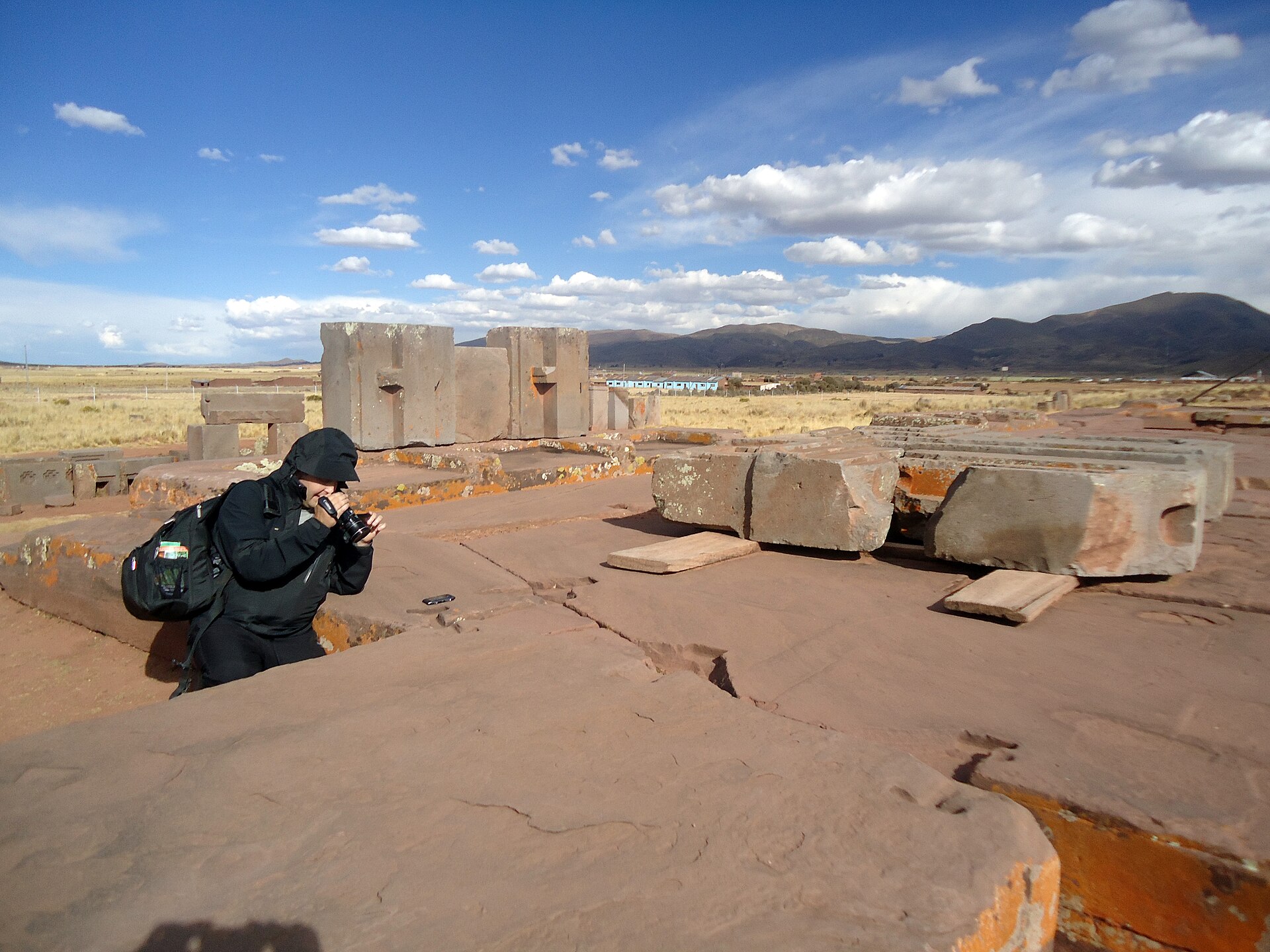 Losas de arenisca de la plataforma de cimentación de Puma Punku
