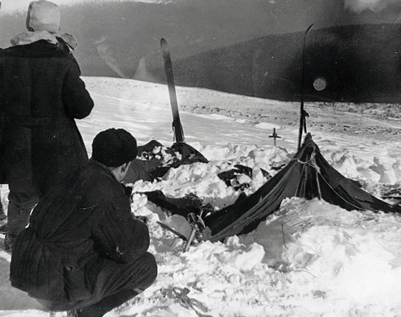 Campamento y tienda del grupo de Dyatlov en la ladera del Kholat Syakhl, febrero de 1959